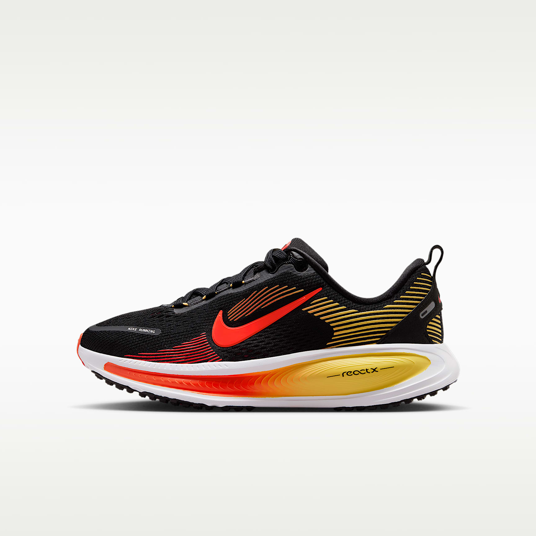 NIKE公式】ナイキ ボメロ 18 ジュニア ロード ランニングシューズ NIKE公式】ナイキ ボメロ 18 ジュニア ロード ランニングシューズ